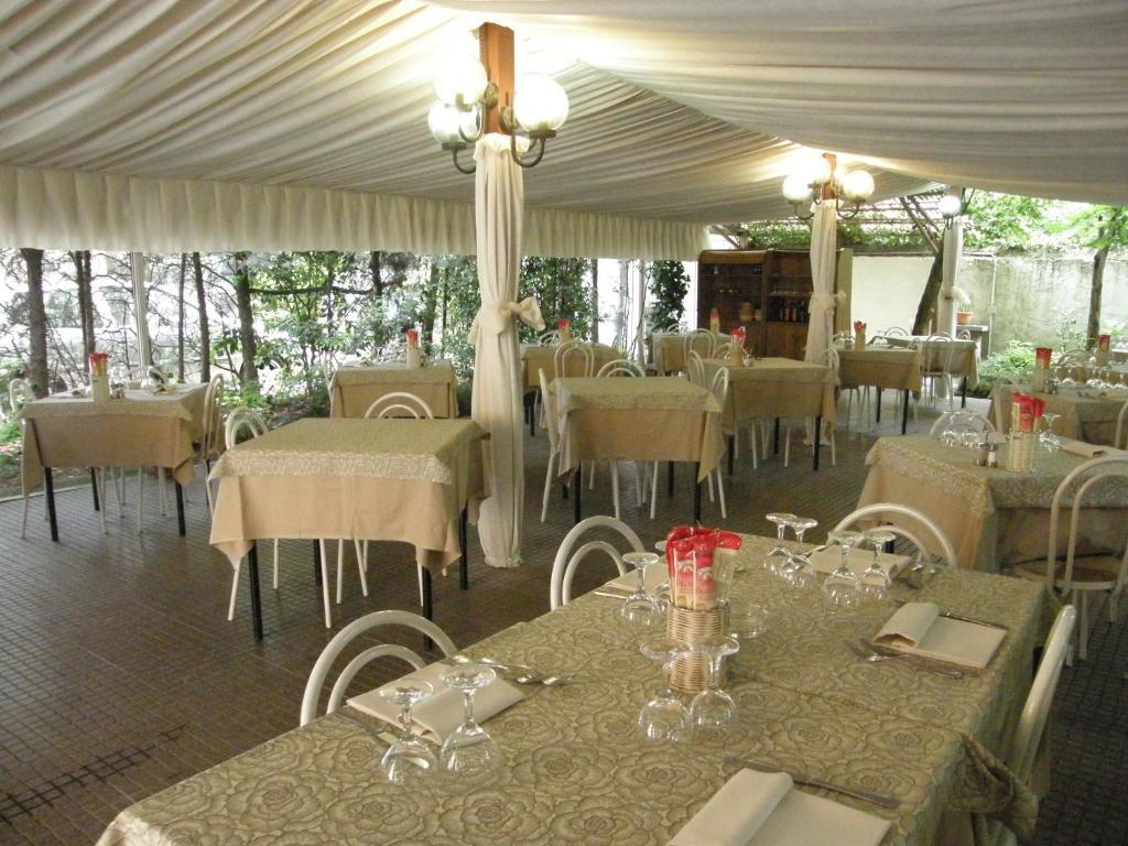 Albergo Ristorante La Scaiola Nuvolera Экстерьер фото